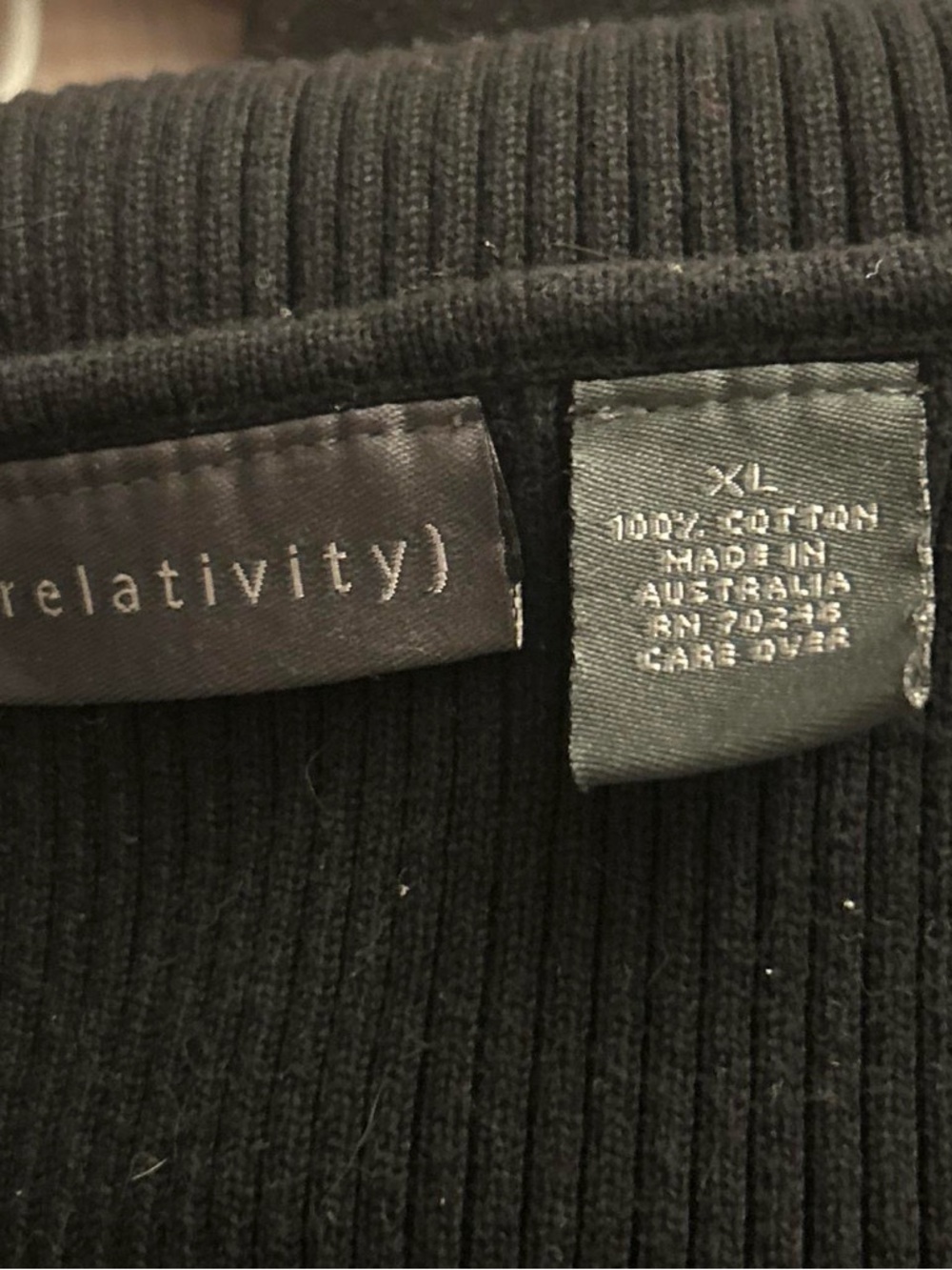 Basic black tank - Picture 4 of 4